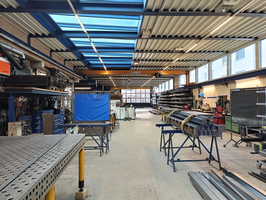 Einblick in die Stahl-Produktionshalle